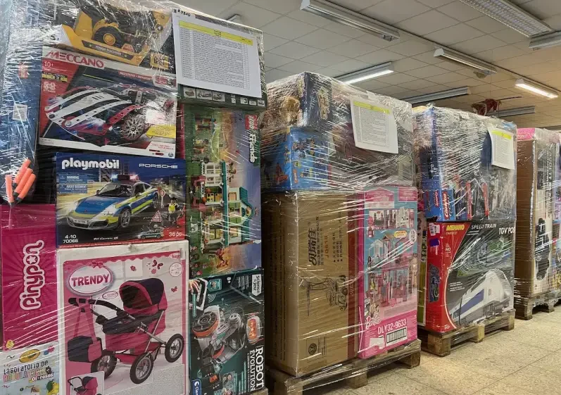 Games liquidation pallets mixed with toys